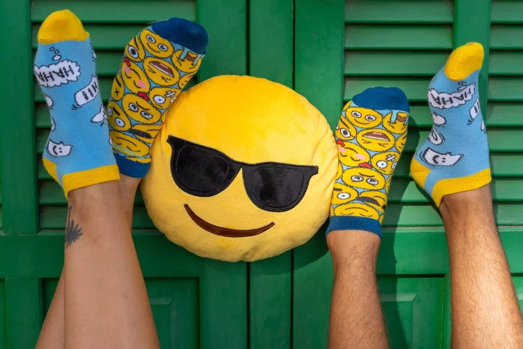Emotki - kolorowe stopki - Spox Sox - detal.webp