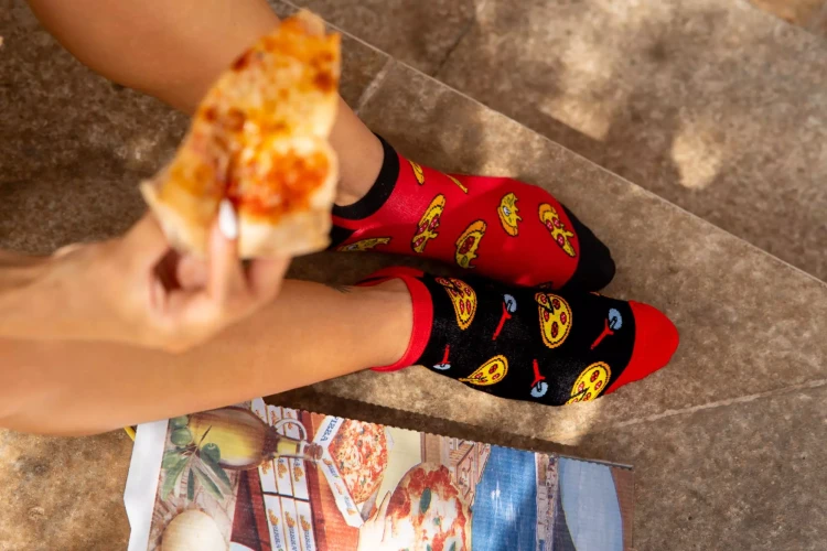 Pizza - kolorowe stopki - Spox Sox - detal.webp