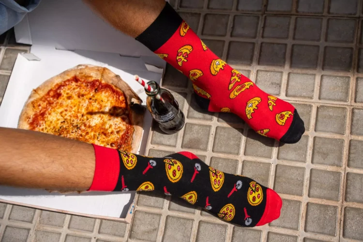 Pizza - kolorowe skarpetki - Spox Sox - detal.webp