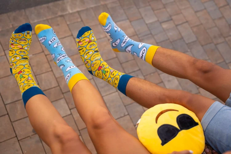 Emotki - kolorowe skarpetki - Spox Sox - detal 1.webp