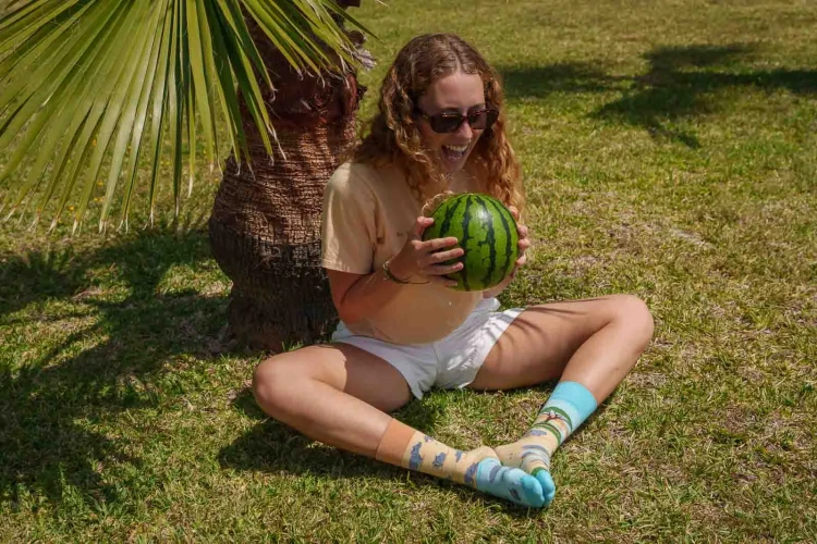 Skarpetki-nie-do-pary-hipopotam-kolorowe-skarpetki-SpoxSox-lookbook4.webp