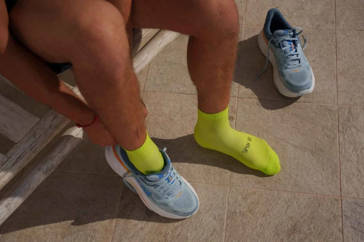 Skarpetki-do-biegania-fluo-sportowe-skarpetki-SpoxSox-detal.webp