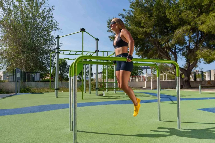 Stopki-treningowe-zlote-sportowe-stopki-SpoxSox-lookbook3.webp