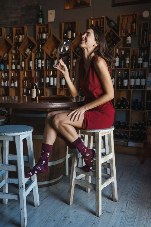 Kolorowe-skarpetki-wino-nie-do-pary-Spox Sox-lookbook.webp