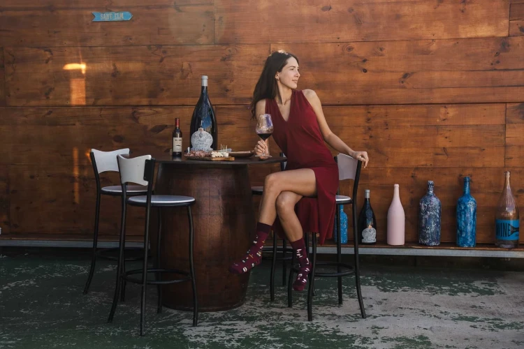 Kolorowe-skarpetki-wino-nie-do-pary-Spox Sox-lookbook4.webp
