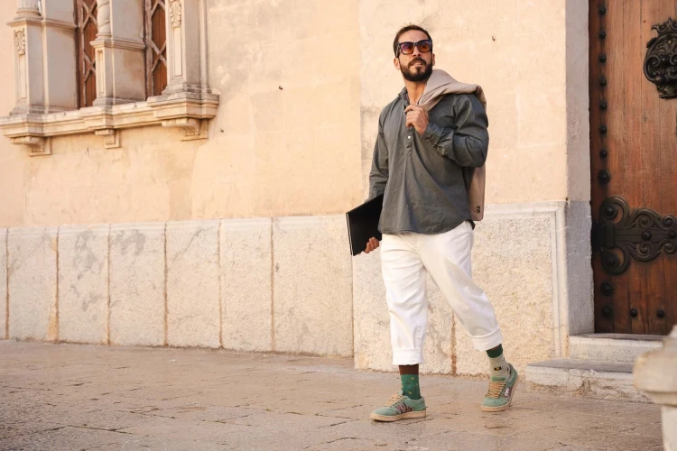 Prawnik-adwokat-kolorowe-skarpetki-nie-do-pary-Spox Sox-lookbook4.webp