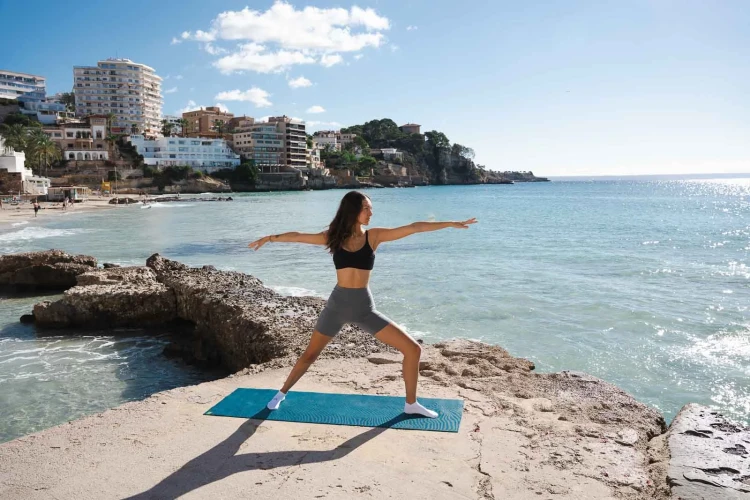 Stopki pilates-stopki-do-jogi-biale-Spox Sox-lookbook1.webp