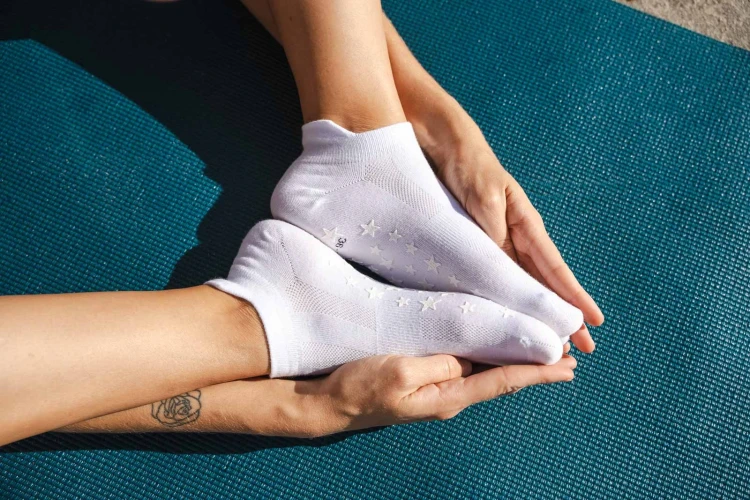 Stopki pilates-stopki-do-jogi-biale-Spox Sox-detal.webp