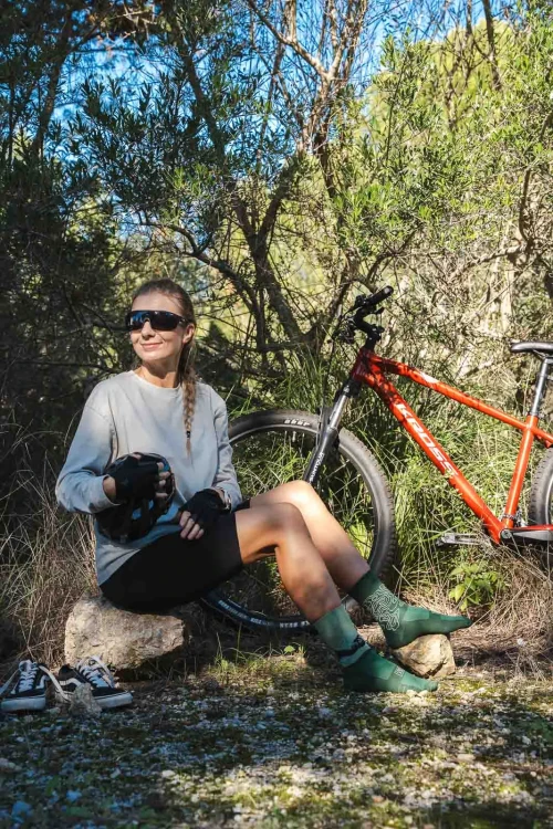 Kolarskie-skarpetki-MTB-kolorowe-skarpetki-nie-do-pary-Spox Sox-lookbook5.webp