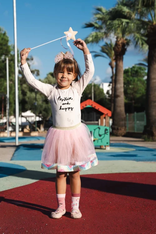 Baletnica-kolorowe-skarpetki-dla-dzieci-nie-do-pary-Spox Sox-lookbook.webp