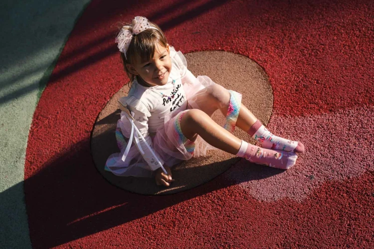 Baletnica-kolorowe-skarpetki-dla-dzieci-nie-do-pary-Spox Sox-lookbook3.webp