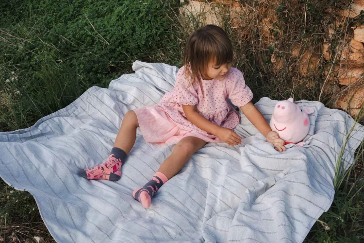 Swinki-kolorowe-skarpetki-dla-dzieci-nie-do-pary-Spox Sox-lookbook.webp