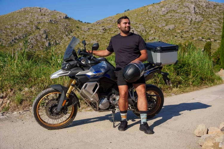 Motocykle-Spox-Sox-kolorowe-skarpetki-lookbook1.webp