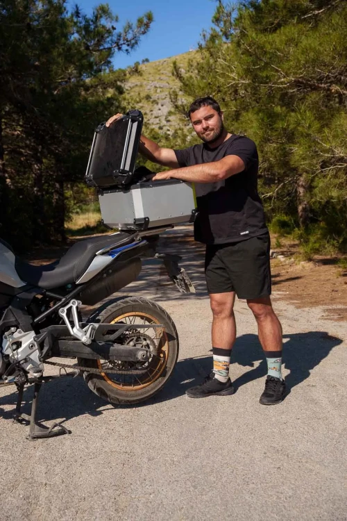Motocykle-Spox-Sox-kolorowe-skarpetki-lookbook5.webp
