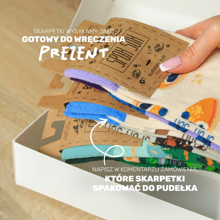 Pakowanie skarpet na prezent.webp