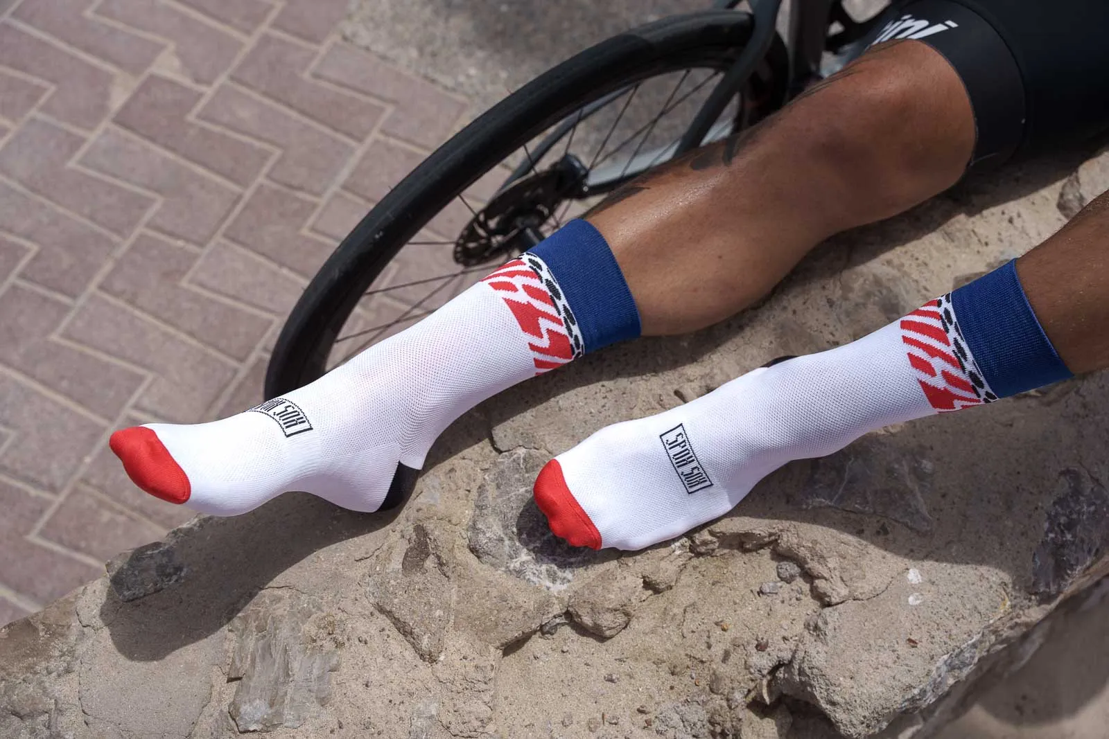 Spox Sox - skarpety sportowe-kolarskie-retro-kolorowe- detal.webp