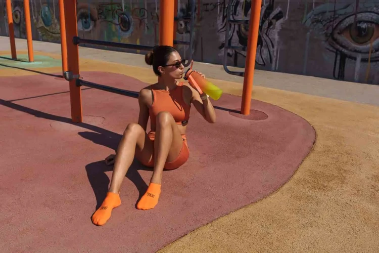 Spox Sox - stopki-sportowe-treningowe-pomaranczowe-kolorowe- lookbook detal.webp