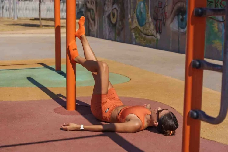 Spox Sox - stopki-sportowe-treningowe-pomaranczowe-kolorowe- lookbook4.webp