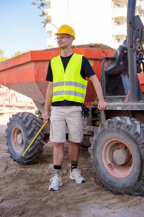Budowlaniec-Spox-Sox-kolorowe-skarpetki-lookbook.webp