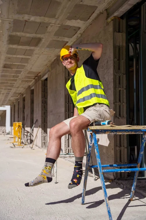 Budowlaniec-Spox-Sox-kolorowe-skarpetki-lookbook4.webp