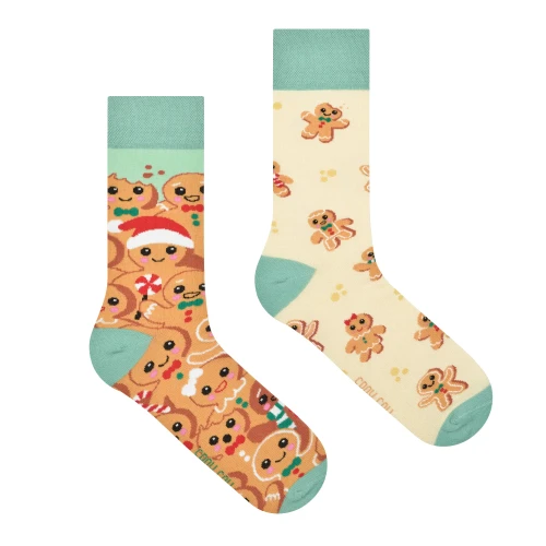 Piernik-kolorowe-skarpetki-swiateczne-SpoxSox.webp
