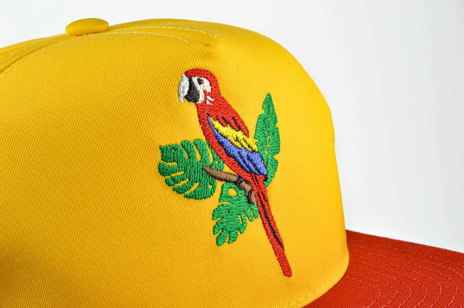 Kolorowe czapki z daszkiem unisex